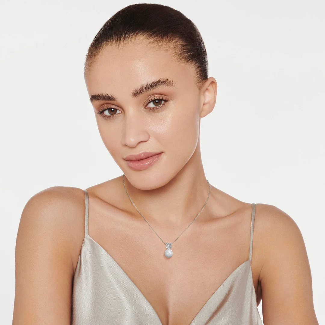 Pearl Round and Diamond Clover Necklace - Image 2